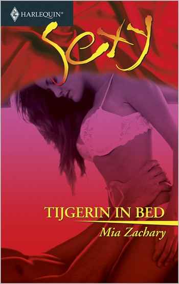 Sexy 144 – Mia Zachary – Tijgerin in bed